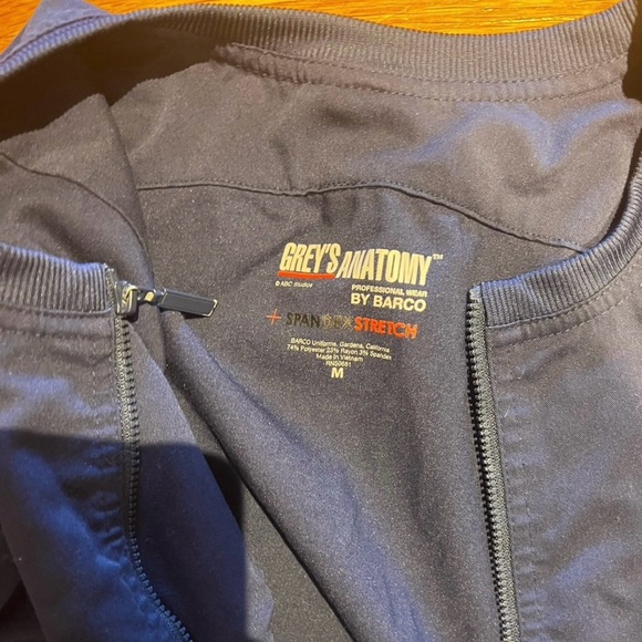 (Set of 2) Greys Anatomy Scrub Jackets - Picture 4 of 6